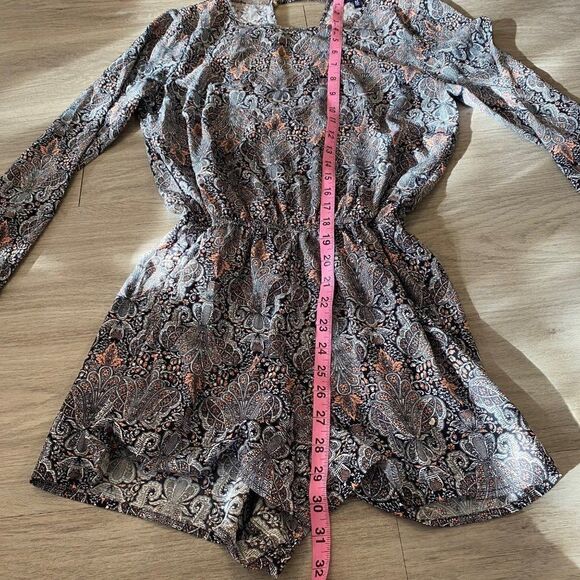 One Clothing grey patterned long sleeve romper size medium - Picture 6 of 6